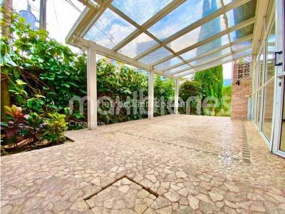 Casa de 5 alcobas en venta en Altos Del Poblado, Medellín, 276 m² · foto 14 de 20