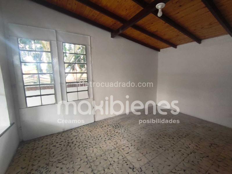 Casa Amplia de 5 Alcobas en Estadio - 3