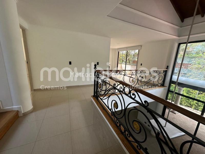 Casa de 4 Alcobas con Estudio, Balcón y Piscina/Jacuzzi en El Tesoro - 4