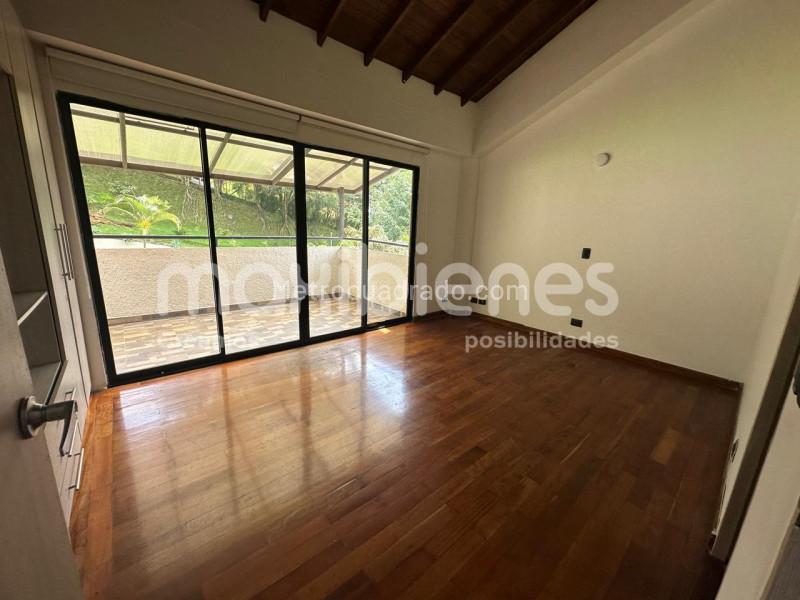 Casa de 4 Alcobas con Estudio, Balcón y Piscina/Jacuzzi en El Tesoro - 8