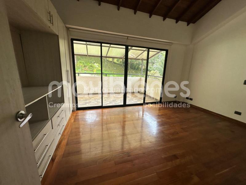 Casa de 4 Alcobas con Estudio, Balcón y Piscina/Jacuzzi en El Tesoro - 9