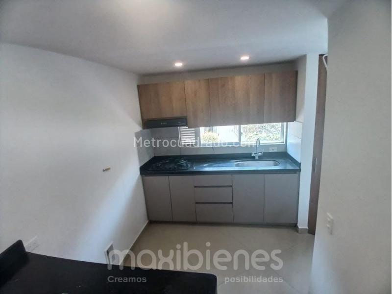Cozy 2BR Apartment Near Iglesia de La Amúrica in La America - 2