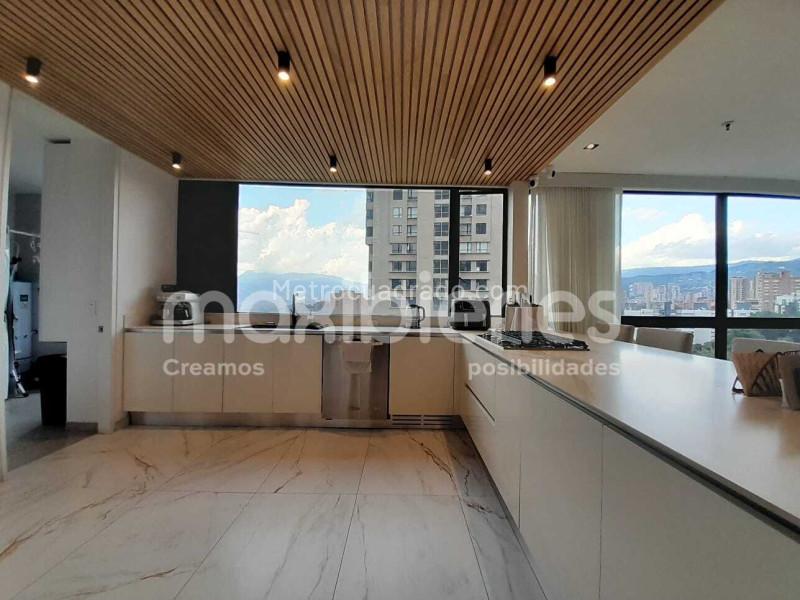 Spacious 4BR Apartment in Los Balsos - 3