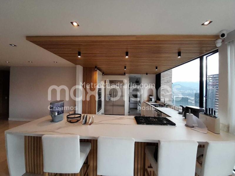 Spacious 4BR Apartment in Los Balsos - 4