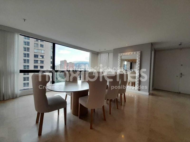 Spacious 4BR Apartment in Los Balsos - 5