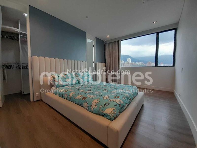 Spacious 4BR Apartment in Los Balsos - 8
