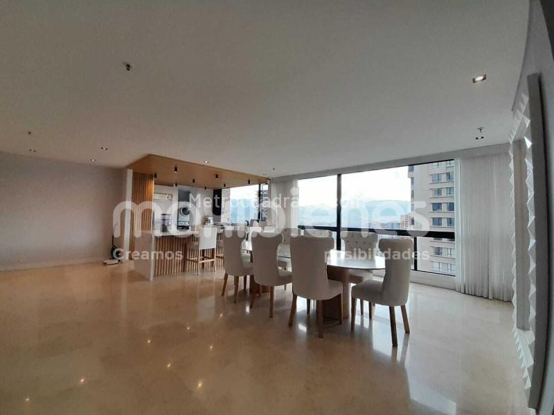 Spacious 4BR Apartment in Los Balsos - 9