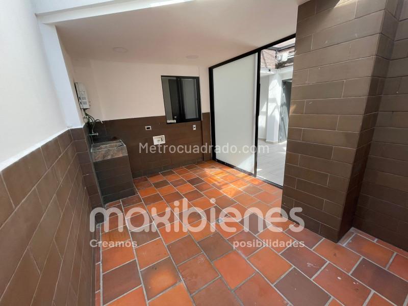 5BR Apartment in Villa Hermosa Medellín with 3 Full Baths