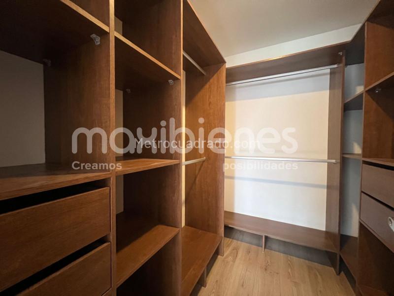 Spacious 4BR Apartment in Loma de Los Gonzßlez - 4