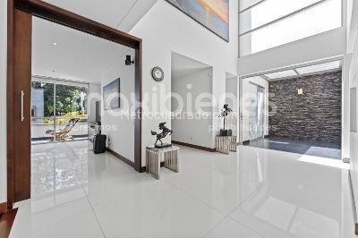 Casa de 4 alcobas en venta en San Lucas, Medellín, 378 m² · foto 4 de 20