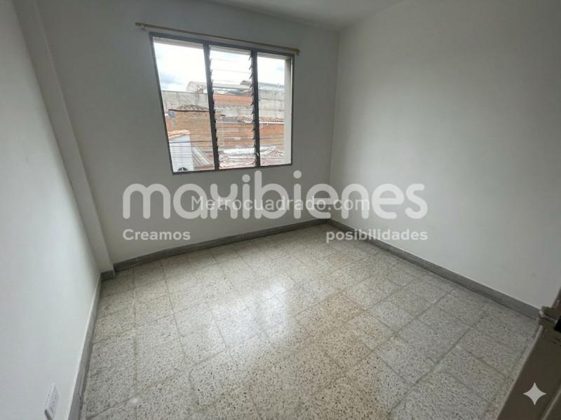 Apartamento Amplio de 4 Alcobas en Villa Hermosa - 3