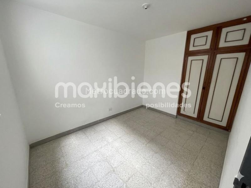 Apartamento Amplio de 4 Alcobas en Villa Hermosa - 4