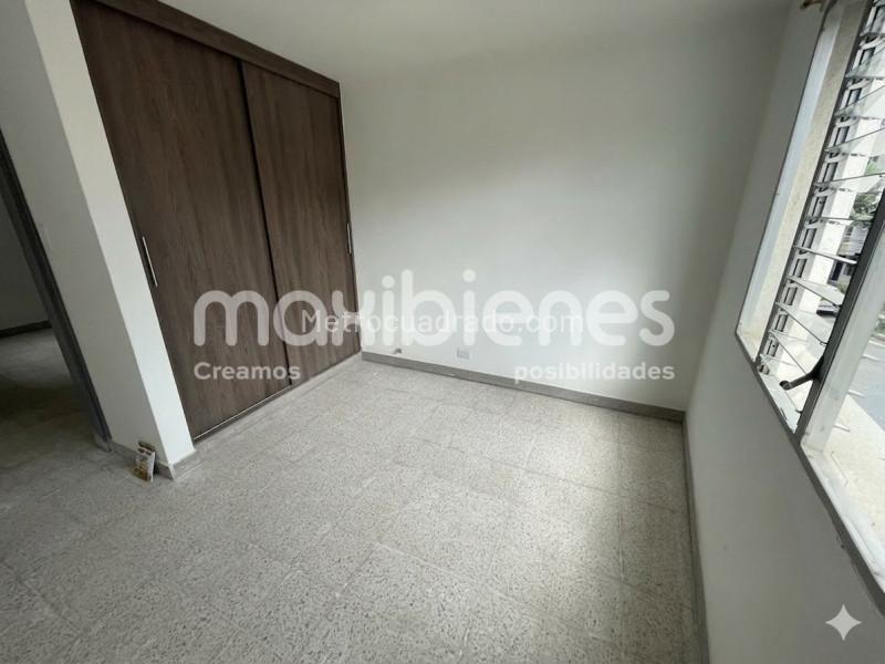 Apartamento Amplio de 4 Alcobas en Villa Hermosa - 5