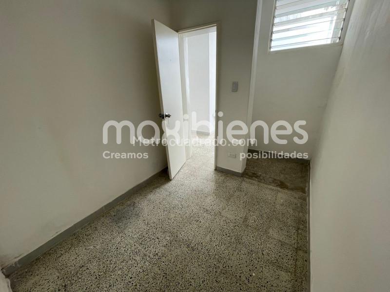 Spacious 4BR Apartment in Villa Hermosa - 9