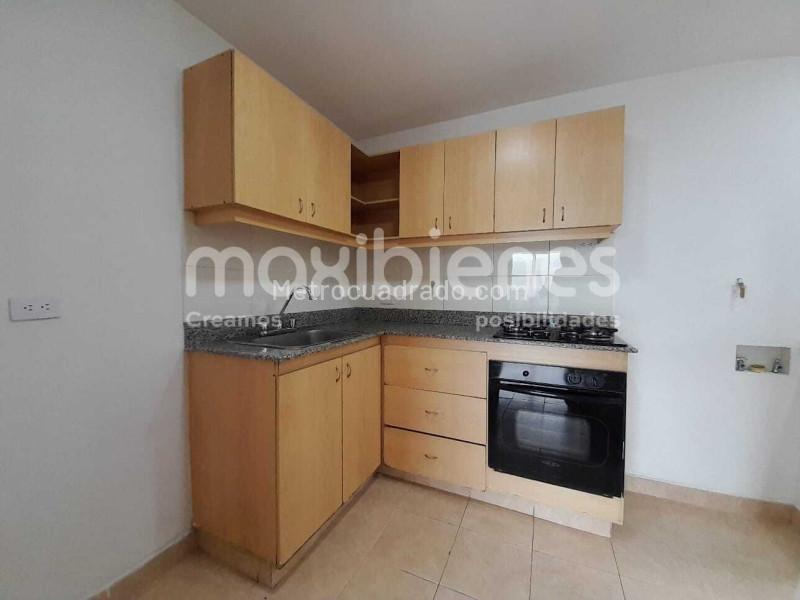 Apartamento de 3 Alcobas en Los Balsos con Parqueadero y Ascensor - 2