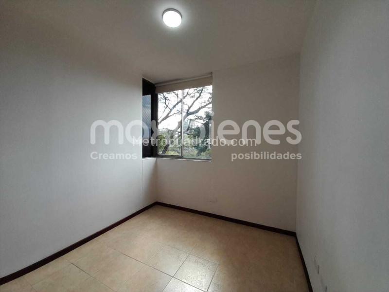Apartamento de 3 Alcobas en Los Balsos con Parqueadero y Ascensor - 7