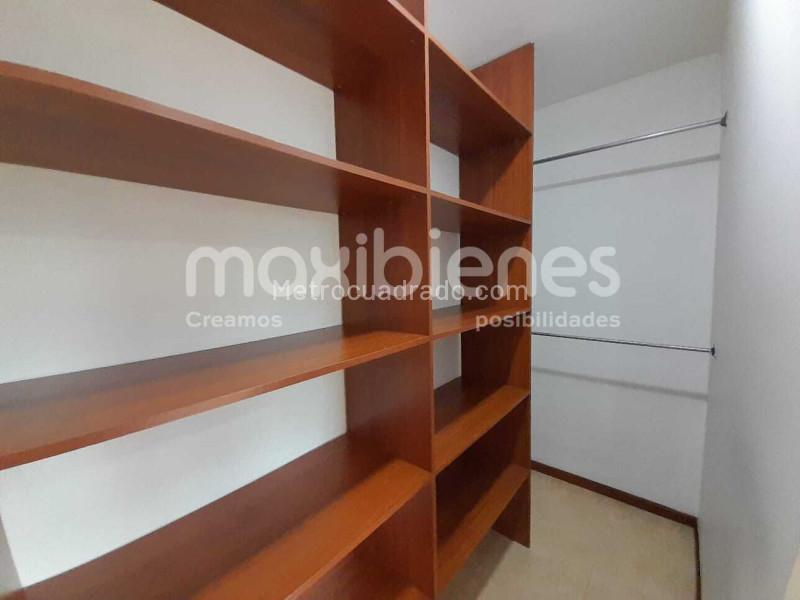 Apartamento de 3 Alcobas en Los Balsos con Parqueadero y Ascensor - 9