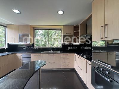 Apartamento de 5 alcobas en arriendo en El Tesoro, Medellín, 520 m² · foto 4 de 20