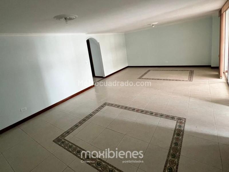 Apartamento Amplio de 5 Alcobas en Laureles