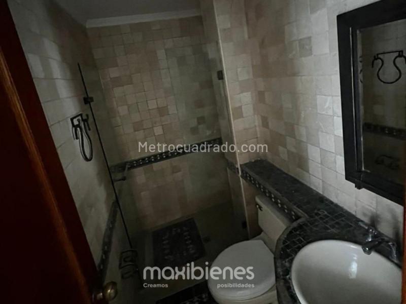 Apartamento Amplio de 5 Alcobas en Laureles - 5