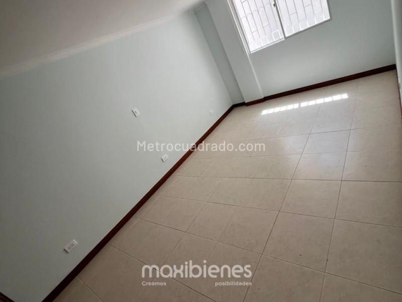 Apartamento Amplio de 5 Alcobas en Laureles - 7