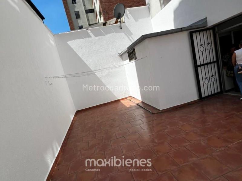 Apartamento Amplio de 5 Alcobas en Laureles - 9