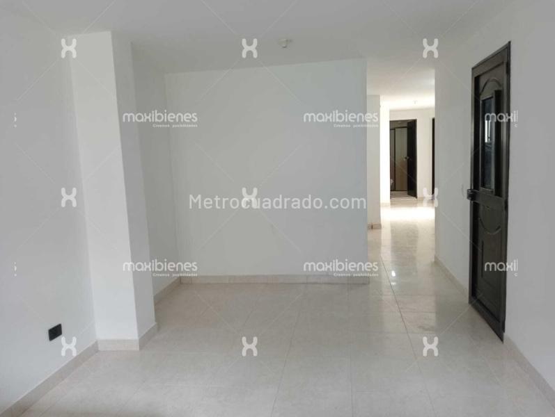 3BR Apartment in Santa Maria La Nueva (85 m²)