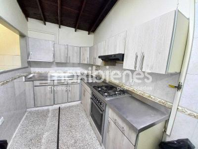 Casa de 4 alcobas en venta en San Javier, Medellín, 145 m² · foto 5 de 13