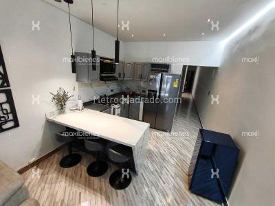 Apartamento de 3 alcobas en arriendo en Los Colores, Medellín, 90 m² · foto 2 de 16
