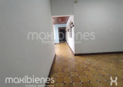 Casa de 5 alcobas en venta en Belen San Bernardo, Medellín, 280 m² · foto 3 de 10