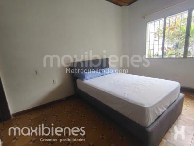 Casa de 5 alcobas en venta en Belen San Bernardo, Medellín, 280 m² · foto 5 de 10