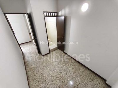 Apartamento de 4 alcobas en arriendo en Los Colores, Medellín, 200 m² · foto 10 de 20