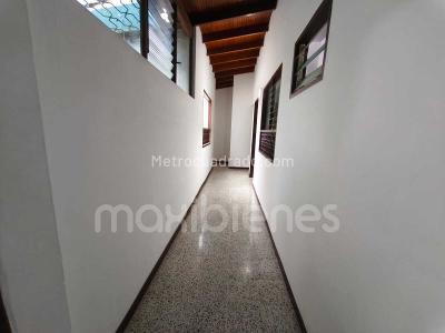 Apartamento de 4 alcobas en arriendo en Los Colores, Medellín, 200 m² · foto 13 de 20