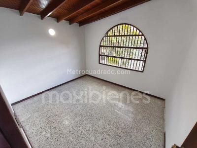 Apartamento de 4 alcobas en arriendo en Los Colores, Medellín, 200 m² · foto 14 de 20