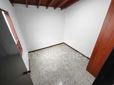 Apartamento de 4 alcobas en arriendo en Los Colores, Medellín, 200 m² · foto 18 de 20