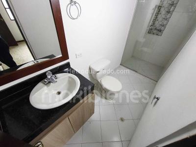 Apartamento de 4 alcobas en arriendo en Los Colores, Medellín, 200 m² · foto 19 de 20