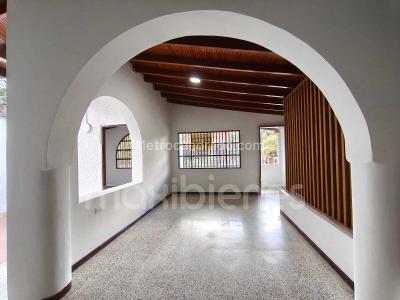 Apartamento de 4 alcobas en arriendo en Los Colores, Medellín, 200 m² · foto 2 de 20