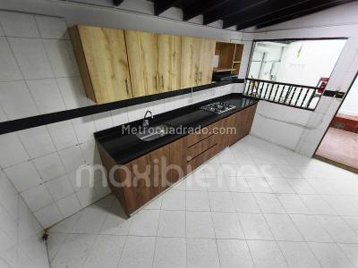 Apartamento de 4 alcobas en arriendo en Los Colores, Medellín, 200 m² · foto 3 de 20
