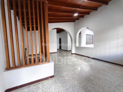 Apartamento de 4 alcobas en arriendo en Los Colores, Medellín, 200 m² · foto 5 de 20