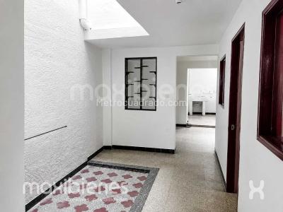 Casa de 3 alcobas en venta en Caicedo, Medellín, 108 m² · foto 2 de 14