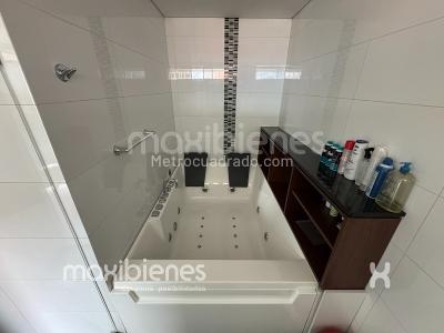 Apartamento de 4 alcobas en venta en Laureles, Medellín, 450 m² · foto 2 de 20