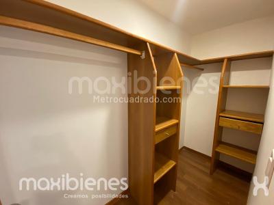 Apartamento de 4 alcobas en arriendo en Los Naranjos, Medellín, 140 m² · foto 10 de 13