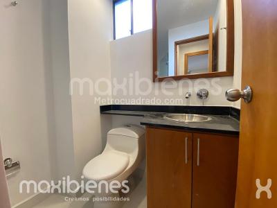 Apartamento de 4 alcobas en arriendo en Los Naranjos, Medellín, 140 m² · foto 11 de 13