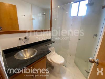 Apartamento de 4 alcobas en arriendo en Los Naranjos, Medellín, 140 m² · foto 12 de 13
