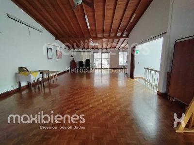 Casa de 5 alcobas en arriendo en El Velodromo, Medellín, 481 m² · foto 2 de 16