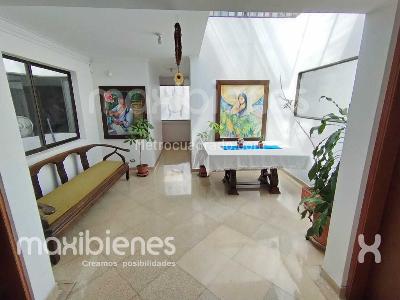 Casa de 5 alcobas en arriendo en El Velodromo, Medellín, 481 m² · foto 5 de 16