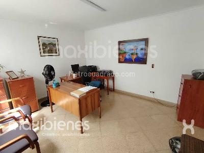 Casa de 5 alcobas en arriendo en El Velodromo, Medellín, 481 m² · foto 7 de 16