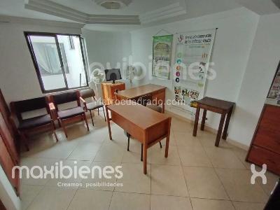 Casa de 5 alcobas en arriendo en El Velodromo, Medellín, 481 m² · foto 8 de 16
