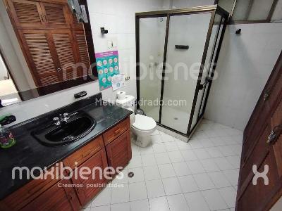 Casa de 5 alcobas en arriendo en El Velodromo, Medellín, 481 m² · foto 9 de 16