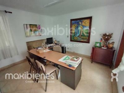 Casa de 5 alcobas en arriendo en El Velodromo, Medellín, 481 m² · foto 10 de 16